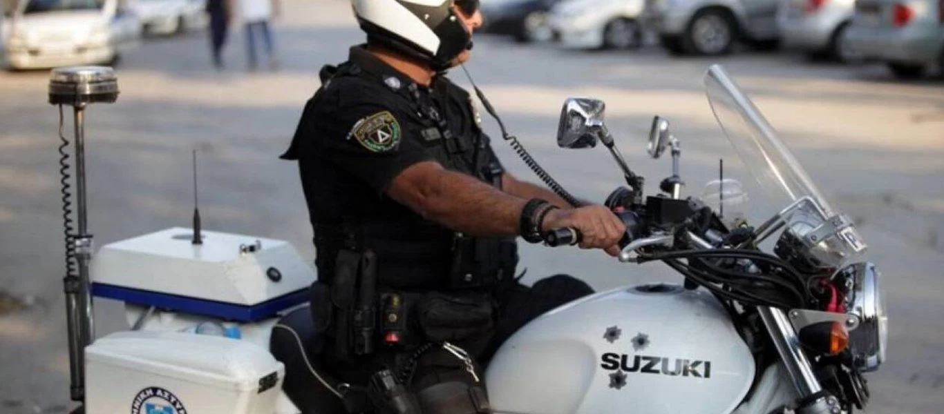 Σοκ στο Λουτράκι - Άνδρας επιτέθηκε με σπαθί εναντίον αντιδημάρχου!